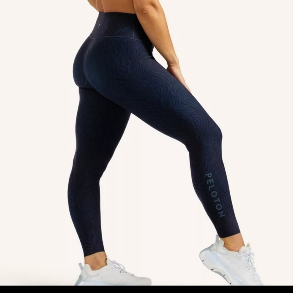 Peleton Size Small - image 2